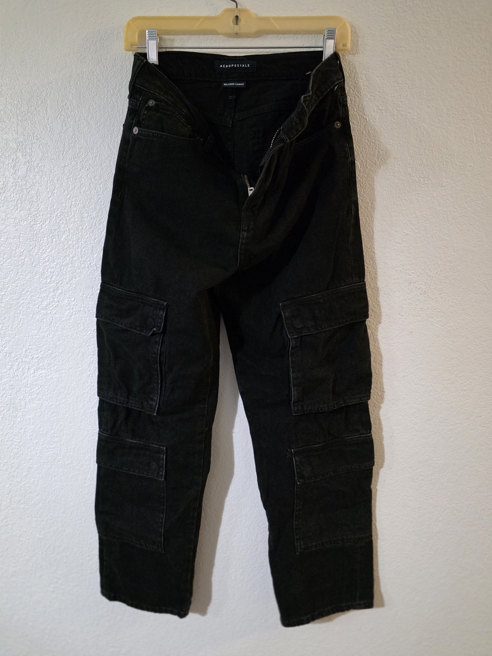 Aeropostale Men's Black Cargo Pants with Multiple Pockets
